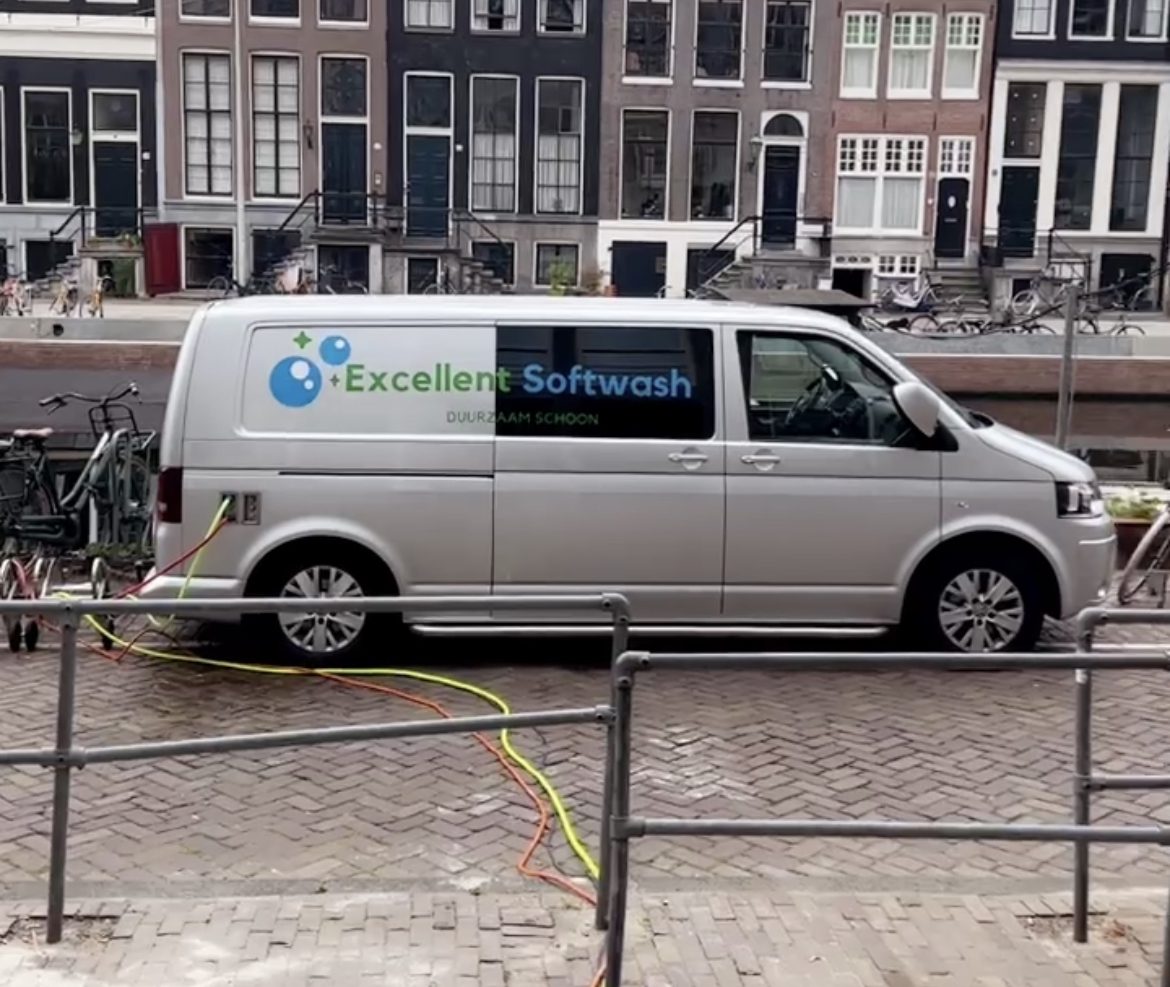 Professionele glasbewassing aan het werk